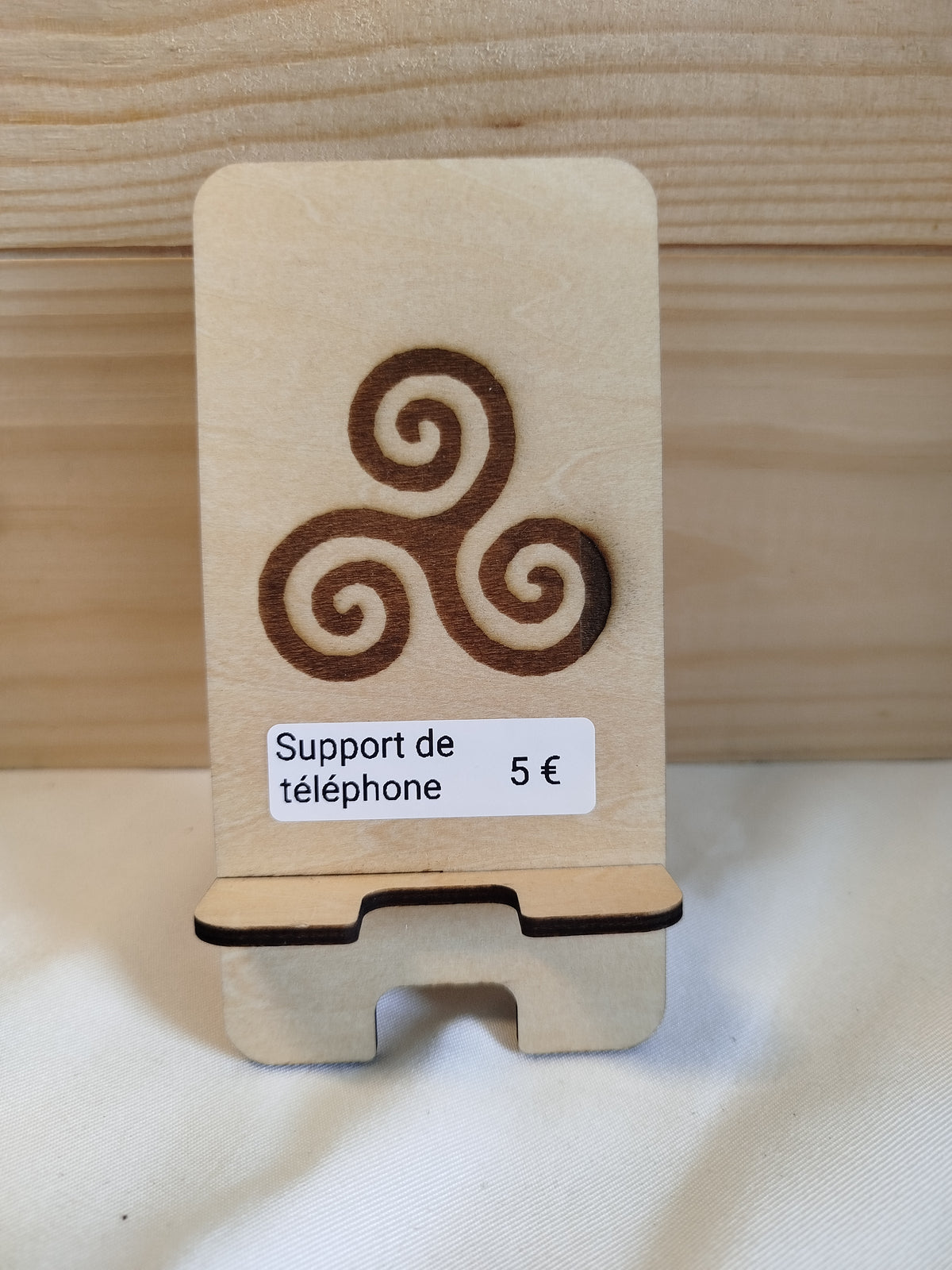 Support Téléphone en Bois Gravé - Collection Breizh (Plusieurs Modèles)
