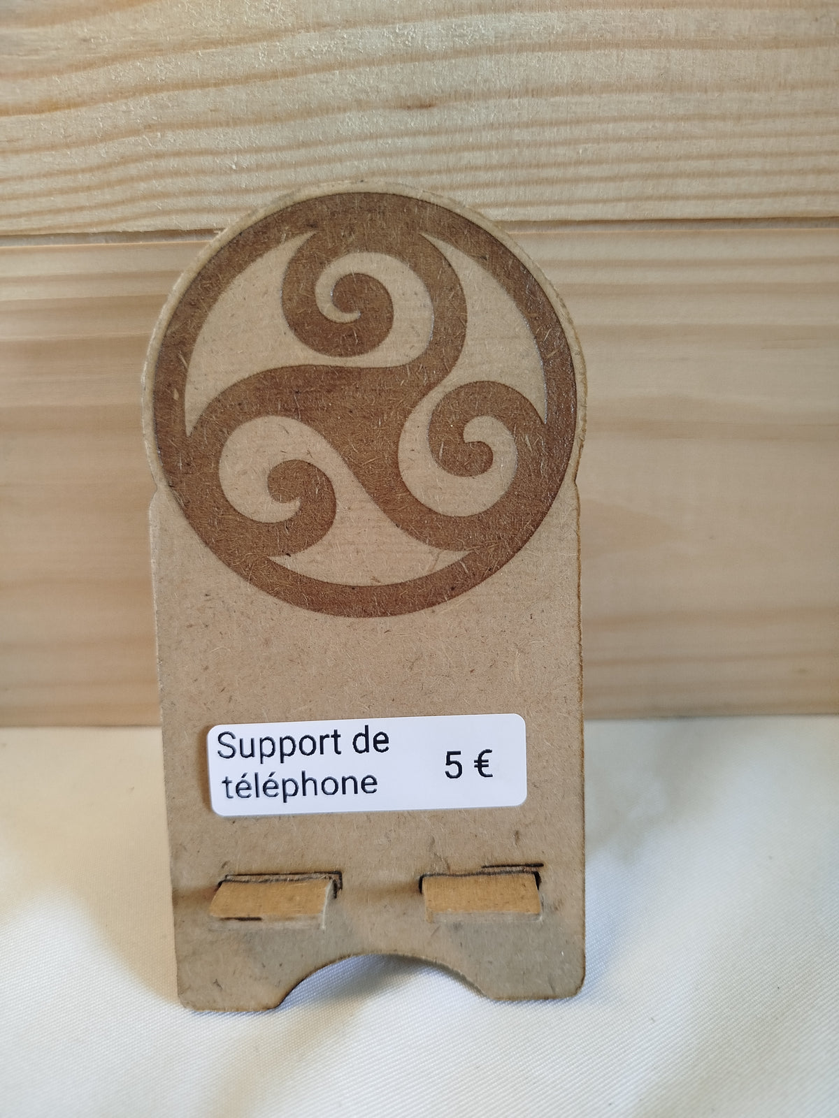 Support Téléphone en Bois Gravé - Collection Breizh (Plusieurs Modèles)